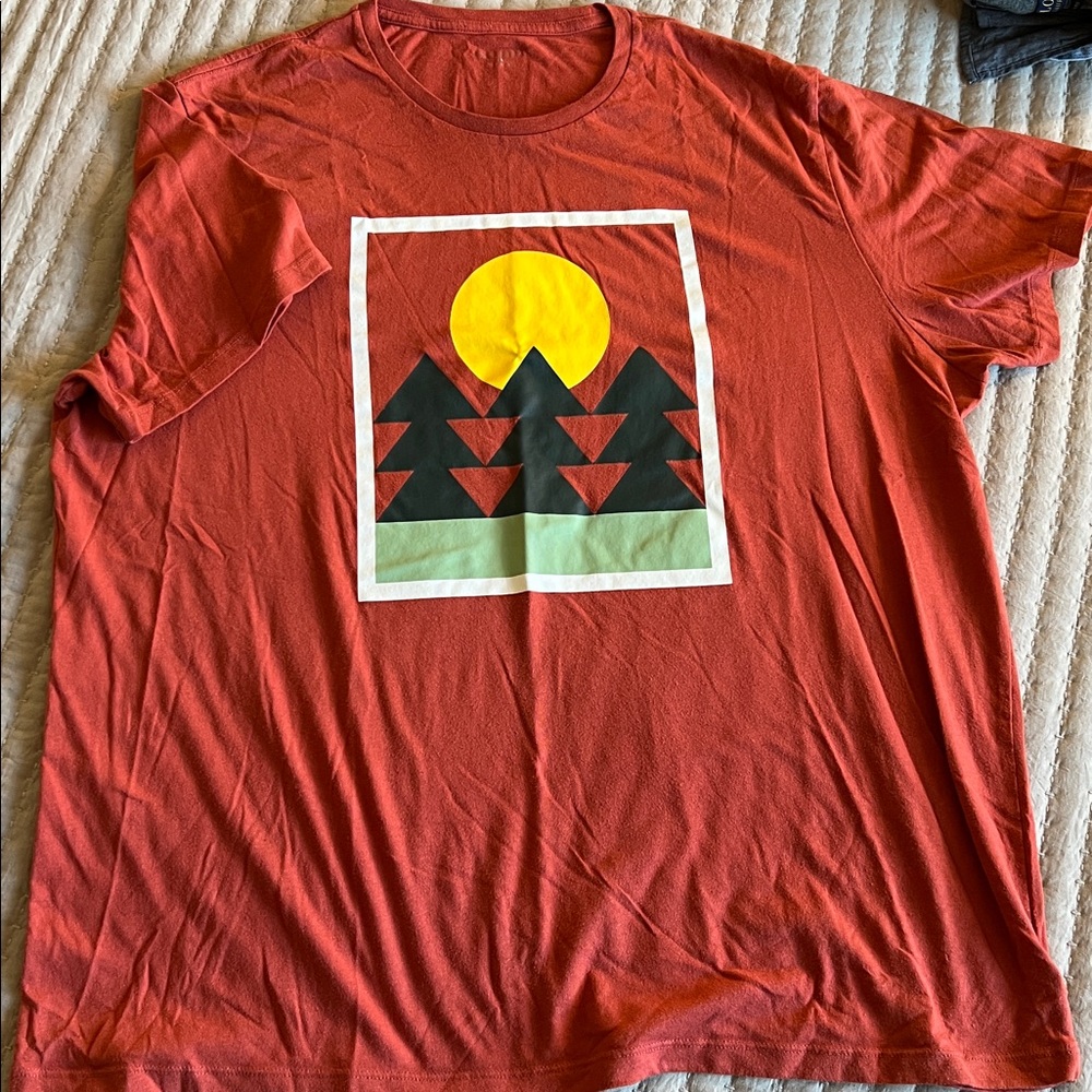 Old Navy Graphic T-Shirt